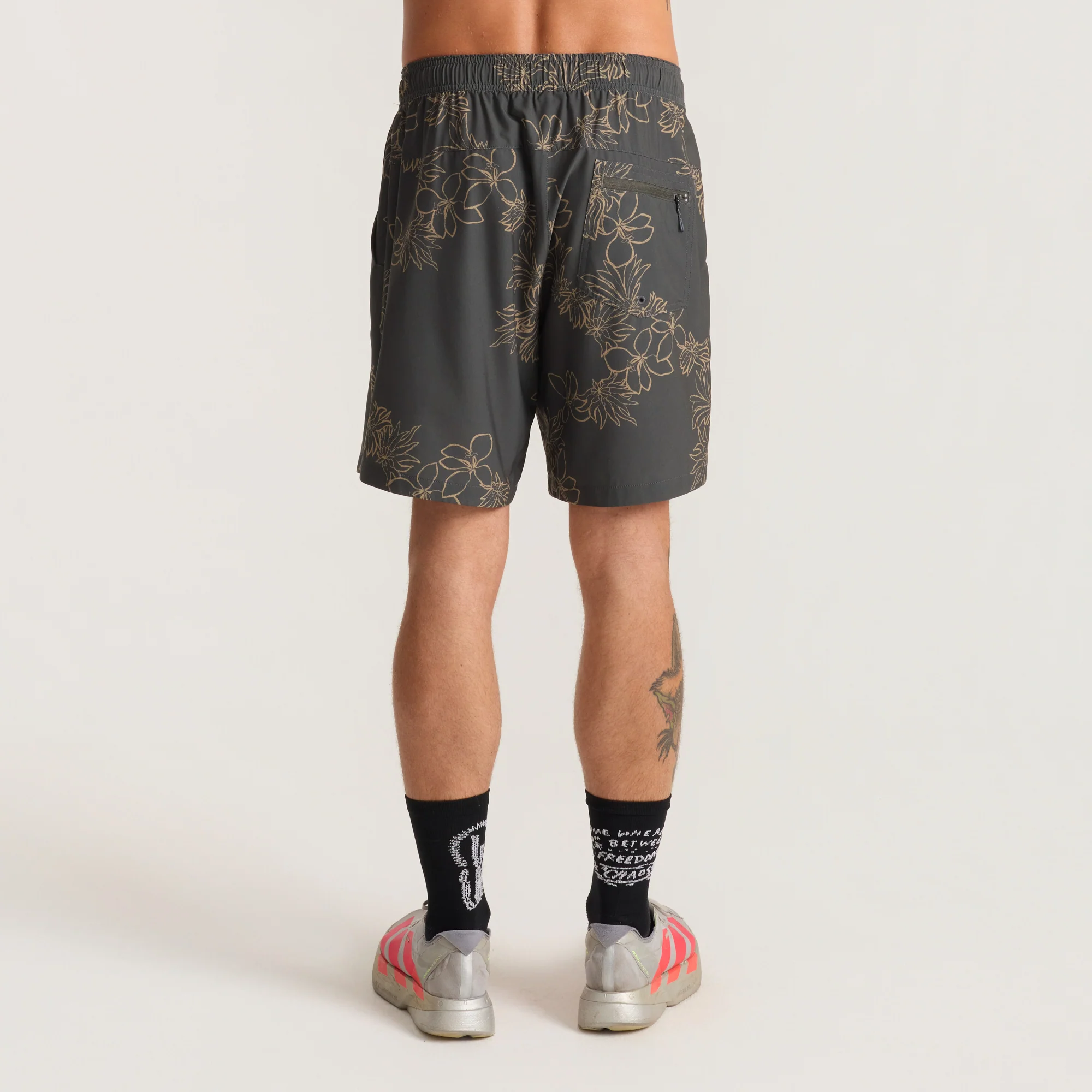 Serrano 7" Active Stretch Shorts - Onyx Floral - Image 3